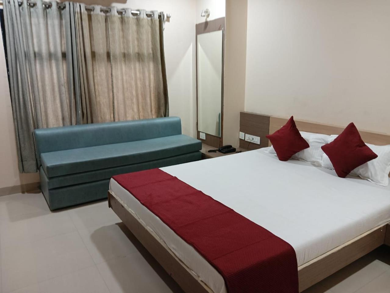 Hotel Tirupati Palace Ιντόρ Εξωτερικό φωτογραφία