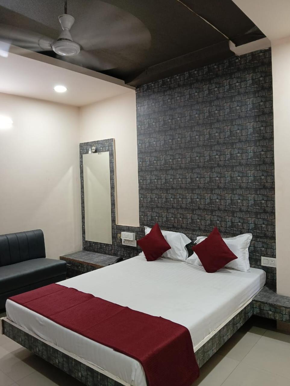 Hotel Tirupati Palace Ιντόρ Εξωτερικό φωτογραφία
